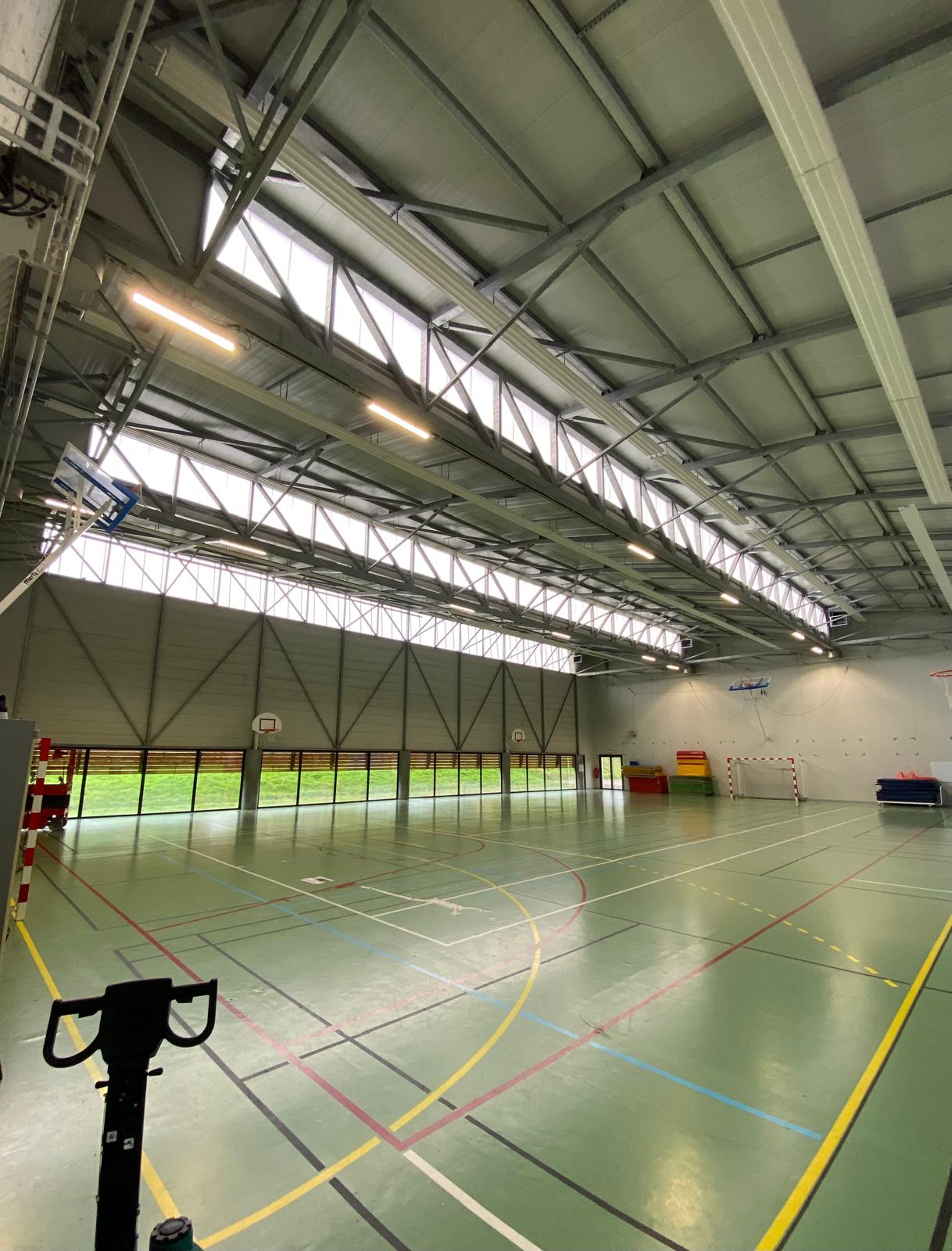 Éclairage LED gymnase